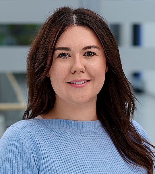 Portraitaufnahme von Meike Behnfeld aus dem Personal Recruiting.